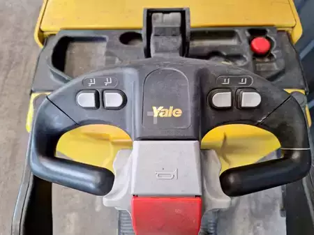 Ruční vysokozdvižný vozík 2014  Yale MS12X (11)