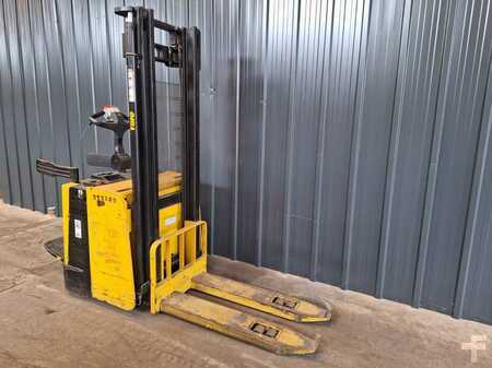 Pallet Stackers 2014  Yale MS12X (2)