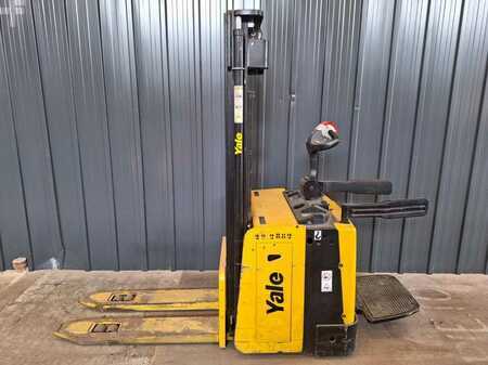 Pallet Stackers 2014  Yale MS12X (6)