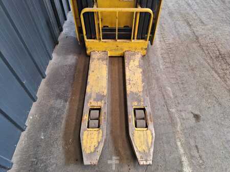 Pallet Stackers 2014  Yale MS12X (9)