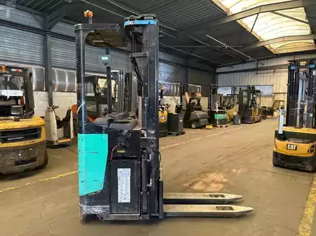 Stacker de condutor em pé 2010  CAT Lift Trucks NSR20N (12)
