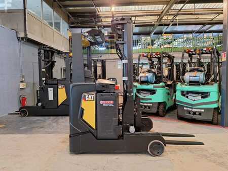 Carretilla retráctil 2017  CAT Lift Trucks NR16N2 (2)