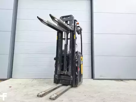 VZV s plošinou pro řidiče 2017  CAT Lift Trucks NSR20N (16)