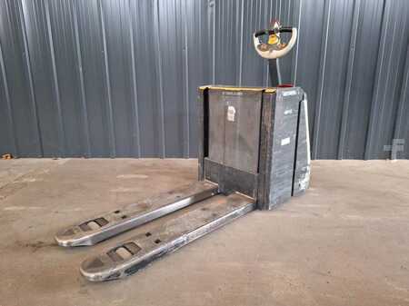 Electric Pallet Trucks 2013  Crown WP3080 (1)