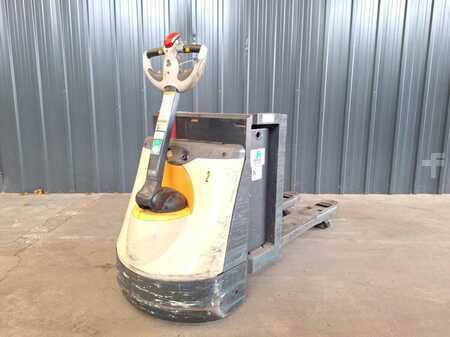 Electric Pallet Trucks 2013  Crown WP3080 (10)
