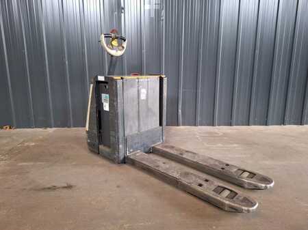 Electric Pallet Trucks 2013  Crown WP3080 (2)