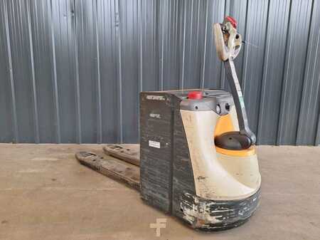 Electric Pallet Trucks 2013  Crown WP3080 (3)