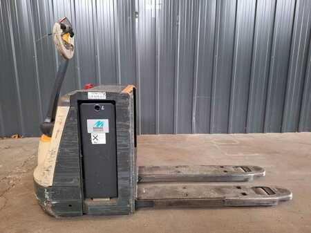 Electric Pallet Trucks 2013  Crown WP3080 (4)