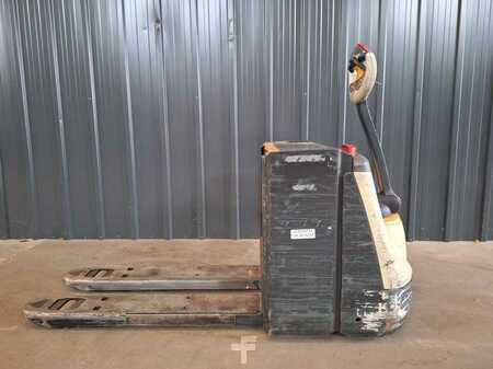 Electric Pallet Trucks 2013  Crown WP3080 (6)