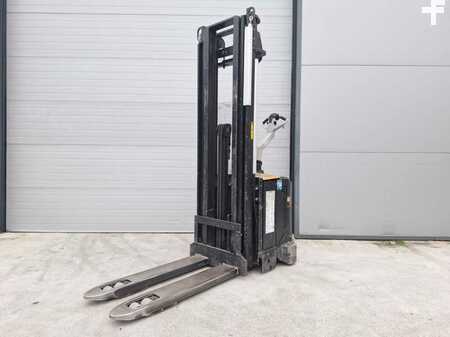 Magasemelésű béka 2016  CAT Lift Trucks NSV16Ni (1)