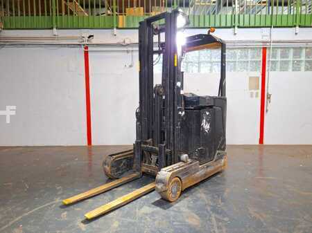 Carretilla retráctil 2015  CAT Lift Trucks NR16N2 (2)