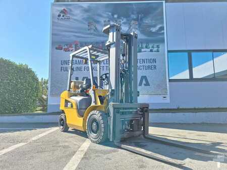 Chariots élévateurs GPL 2017  CAT Lift Trucks GP25NTD (2)