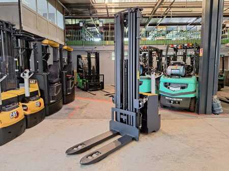 Stoccatori 2018  CAT Lift Trucks NSP16NI (2)