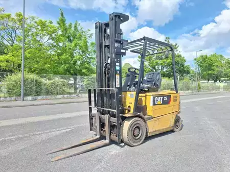 Elektro 4 Rad 2013  CAT Lift Trucks EP25K-PAC (14)