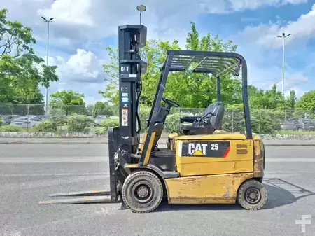 Elektro 4 Rad 2013  CAT Lift Trucks EP25K-PAC (20)