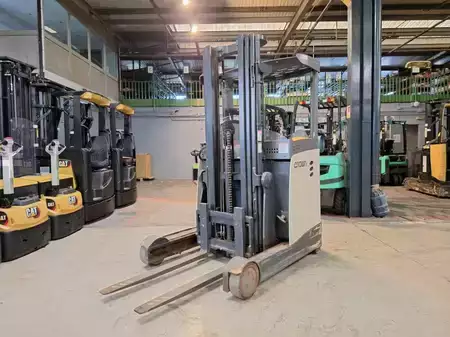 Reach Truck 2015  Crown ESR5240-1.4 (13)