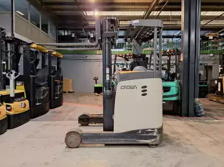 Reach Truck 2015  Crown ESR5240-1.4 (14)