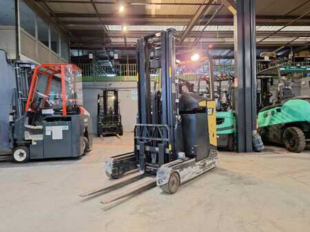 Carretilla retráctil 2014  CAT Lift Trucks NR20NH (1)