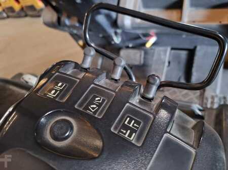 Carrelli elettrici 3 ruote 2005  CAT Lift Trucks EP18NT (9)