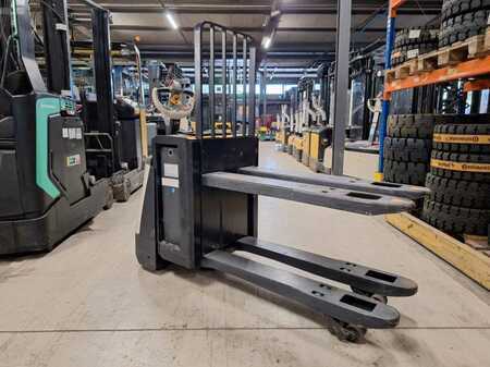 Electric Pallet Trucks 2014  Crown WP3080 (1)