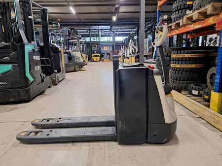 Electric Pallet Trucks 2014  Crown WP3080 (3)