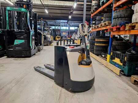 Electric Pallet Trucks 2014  Crown WP3080 (4)