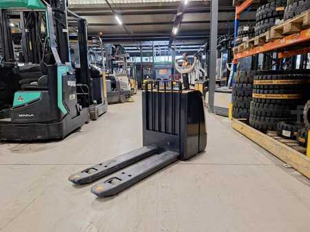 Electric Pallet Trucks 2014  Crown WP3080 (5)