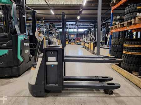 Electric Pallet Trucks 2014  Crown WP3080 (8)