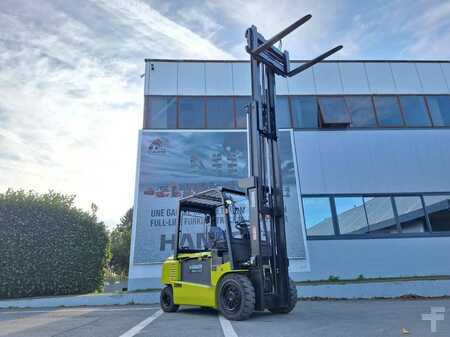 Elektro 4 Rad 2019  Clark GEX40 (8)