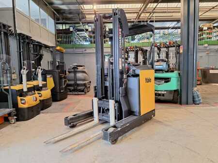 Reach Trucks 2012  Yale MR14 (1)