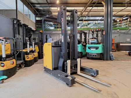 Reach Trucks 2012  Yale MR14 (2)
