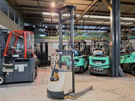 Pallet Stackers 2014  Crown ST3000-1.0 (10)
