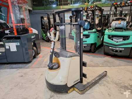 Pallet Stackers 2014  Crown ST3000-1.0 (4)