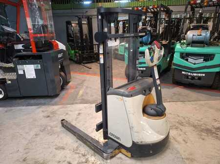 Pallet Stackers 2014  Crown ST3000-1.0 (5)