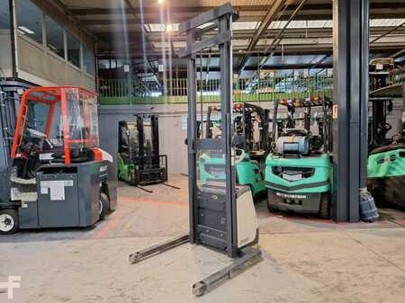 Pallet Stackers 2014  Crown ST3000-1.0 (7)