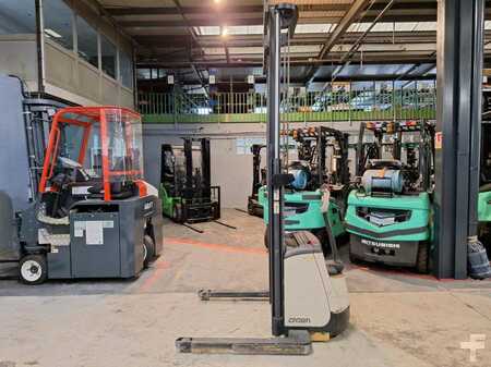 Pallet Stackers 2014  Crown ST3000-1.0 (8)