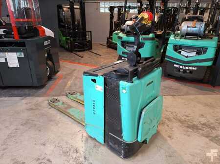 Electric Pallet Trucks 2011  Yale MP20X (1)