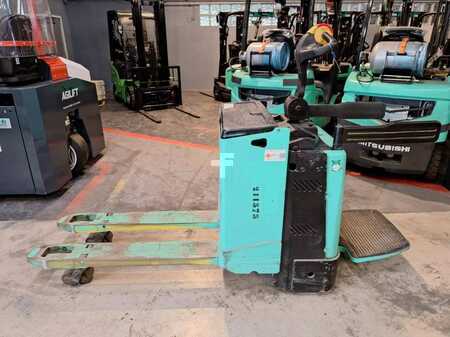 Electric Pallet Trucks 2011  Yale MP20X (10)