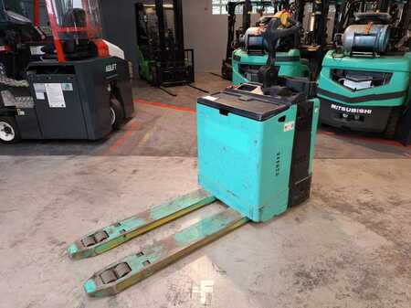 Electric Pallet Trucks 2011  Yale MP20X (3)