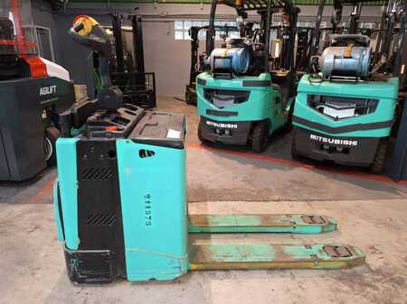Electric Pallet Trucks 2011  Yale MP20X (4)