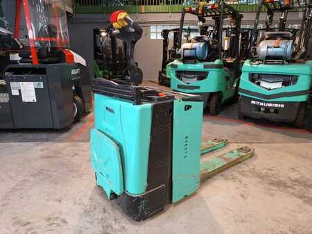 Electric Pallet Trucks 2011  Yale MP20X (5)