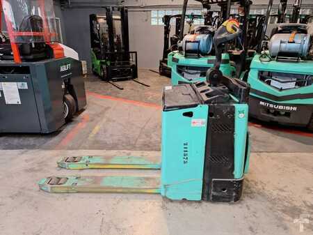 Electric Pallet Trucks 2011  Yale MP20X (6)