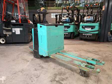 Electric Pallet Trucks 2011  Yale MP20X (7)