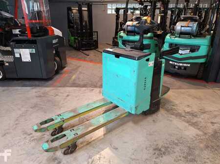 Electric Pallet Trucks 2011  Yale MP20X (8)