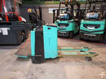 Electric Pallet Trucks 2011  Yale MP20X (9)