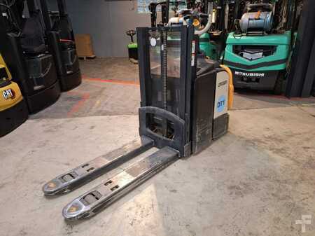 Fahrerstandstapler 2019  Crown DT3040 (2)