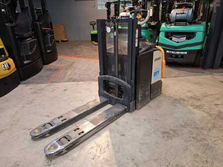 Fahrerstandstapler 2019  Crown DT3040 (4)