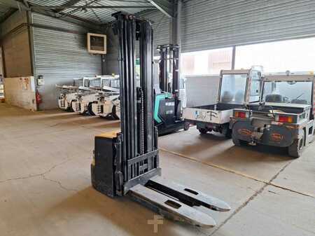 Stoccatori 2015  CAT Lift Trucks NSP16N2 (2)