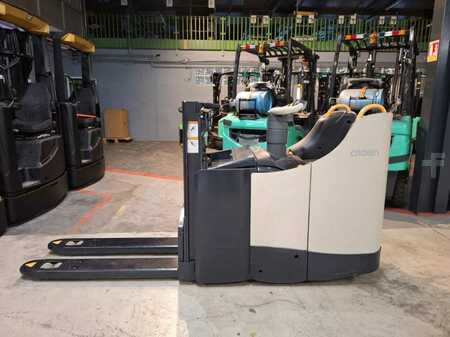 Stapelaars met staplatform 2019  Crown DT3040 (6)