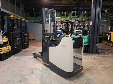 Stapelaars met staplatform 2019  Crown DT3040 (9)